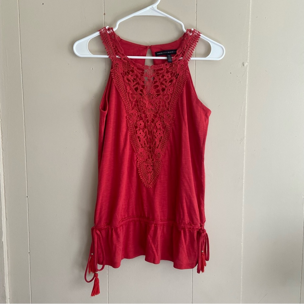 White House Black Market red summer sleeveless top, Size XS, lace appliqué